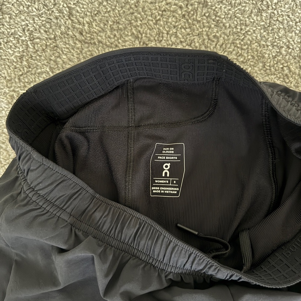 On Running Performance Shorts - Picture 3 of 3